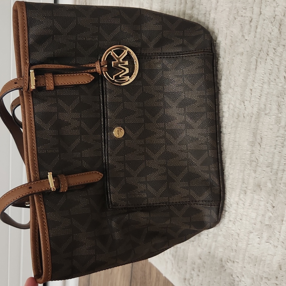 Michael Kors Jet Set Medium Snap Pocket Tote